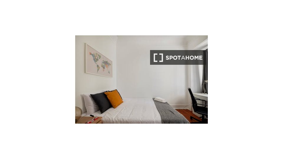 Double room Lisbon, 4 beds — photo 17