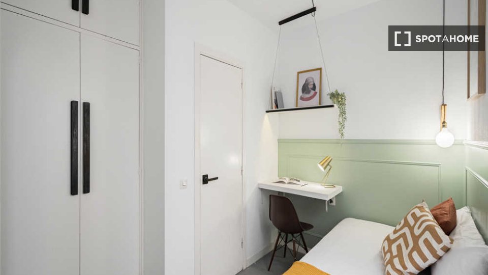 Double room Madrid, 67 beds — photo 67