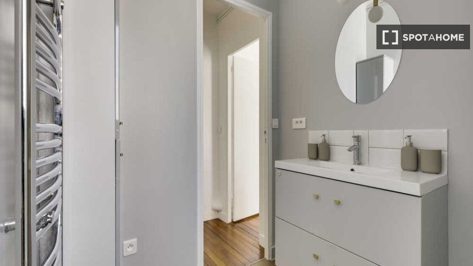 Double room Paris, 11 beds, 190m² — photo 3