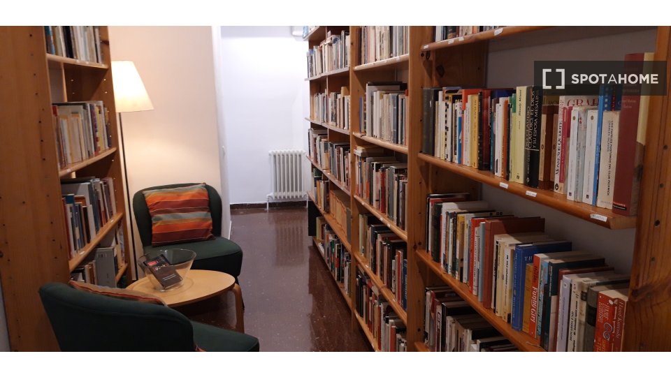 Double room Barcelona, 3 beds, 140m² — photo 15