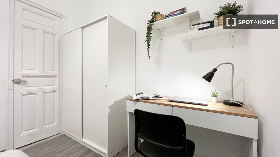 Double room Madrid, 6 beds, 100m² — photo 7