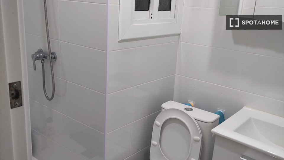 Double room Barcelona, 3 beds, 50m² — photo 8