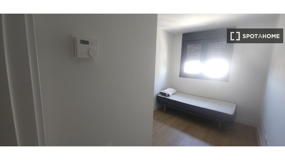 Double room Madrid, 2 beds, 66m² — photo 7
