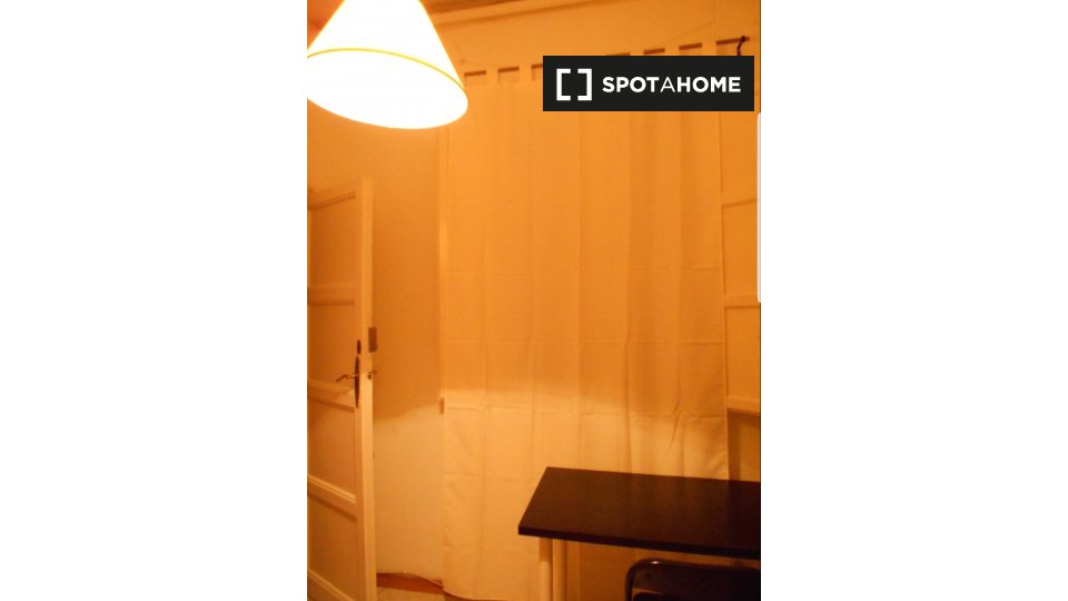 Double room Madrid, 7 beds, 125m² — photo 2