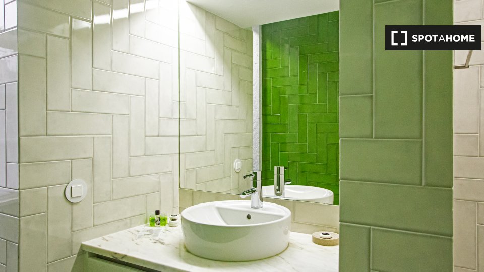 Apartment Lisbon, 2 beds — photo 14