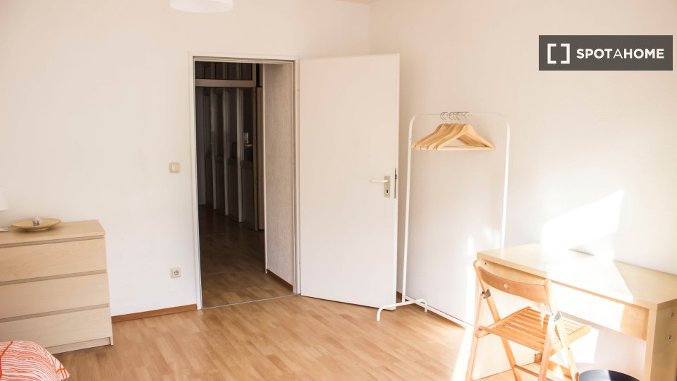 Double room Berlin, 4 beds, 81m² — photo 15