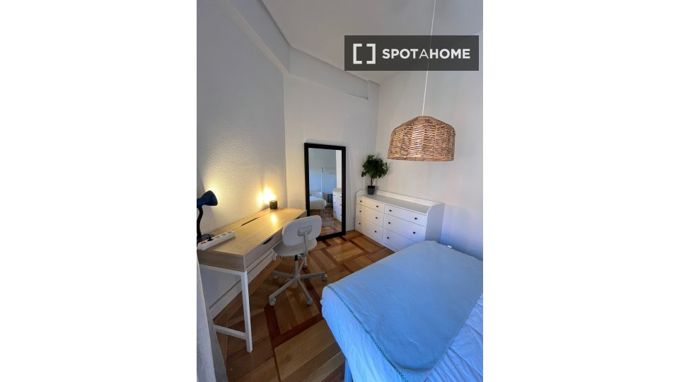Double room Madrid, 5 beds, 140m² — photo 26