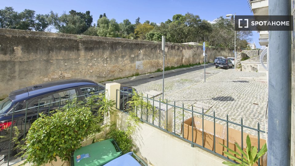 Double room Lisbon, 5 beds — photo 6