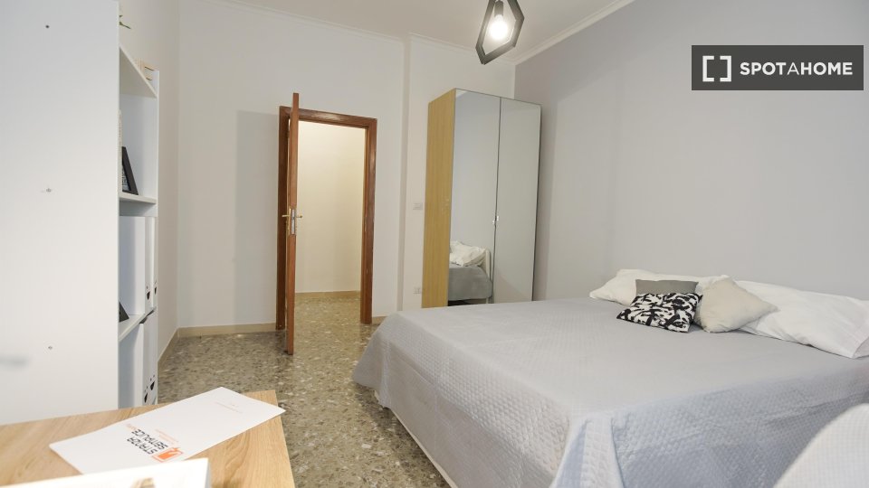 Double room Naples, 5 beds — photo 12