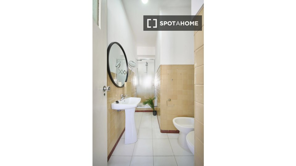 Double room Lisbon, 7 beds — photo 17