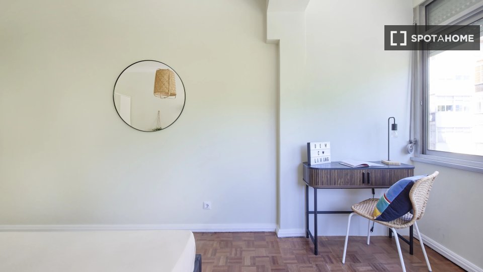 Double room Lisbon, 5 beds — photo 11