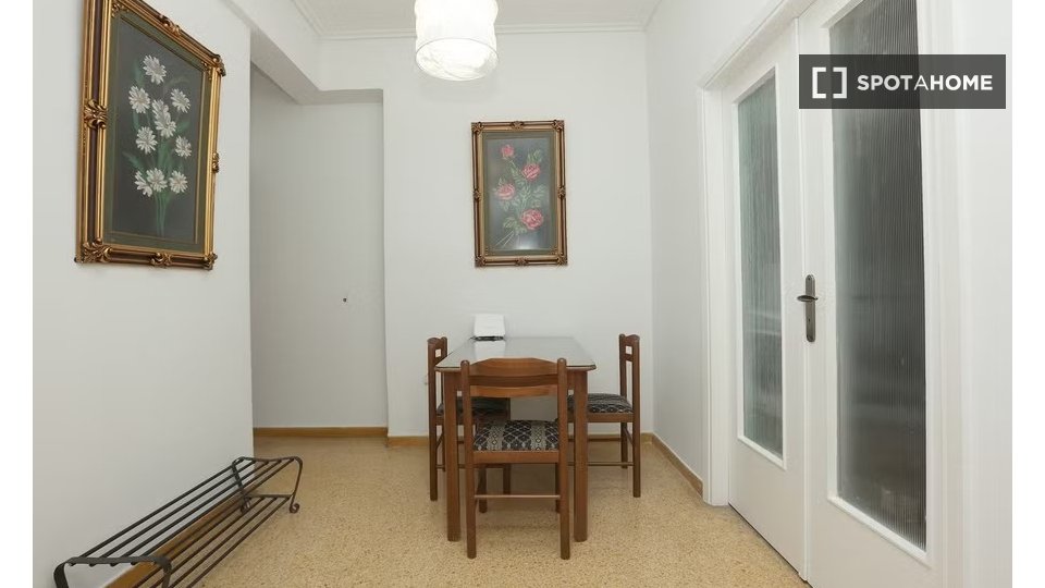 Double room Athens, 3 beds — photo 4