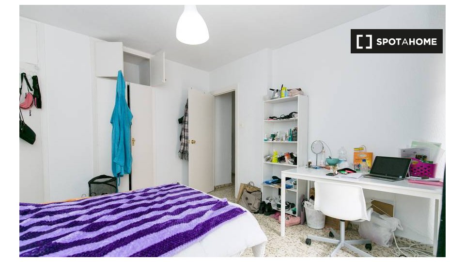 Double room Granada, 5 beds, 120m² — photo 3