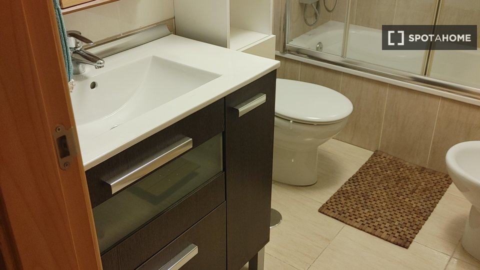 Double room Santa_Cruz_De_Tenerife, 2 beds, 85m² — photo 3