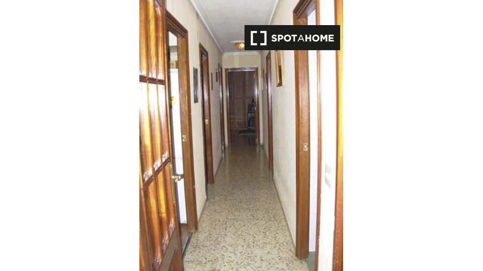 Double room Valencia, 3 beds, 115m² — photo 12