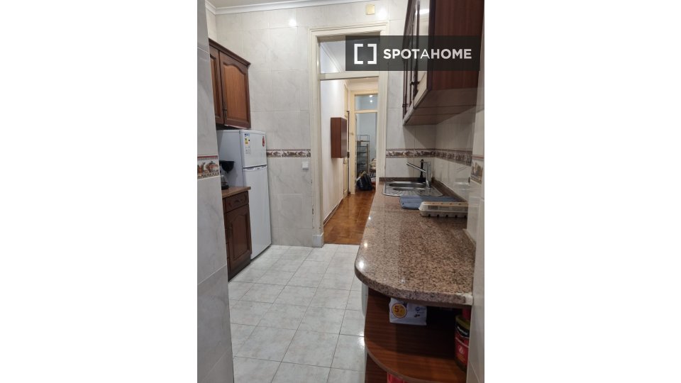 Apartment Lisbon, 3 beds, 96m² — photo 15