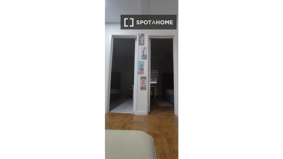 Double room Lisbon, 4 beds, 70m² — photo 4