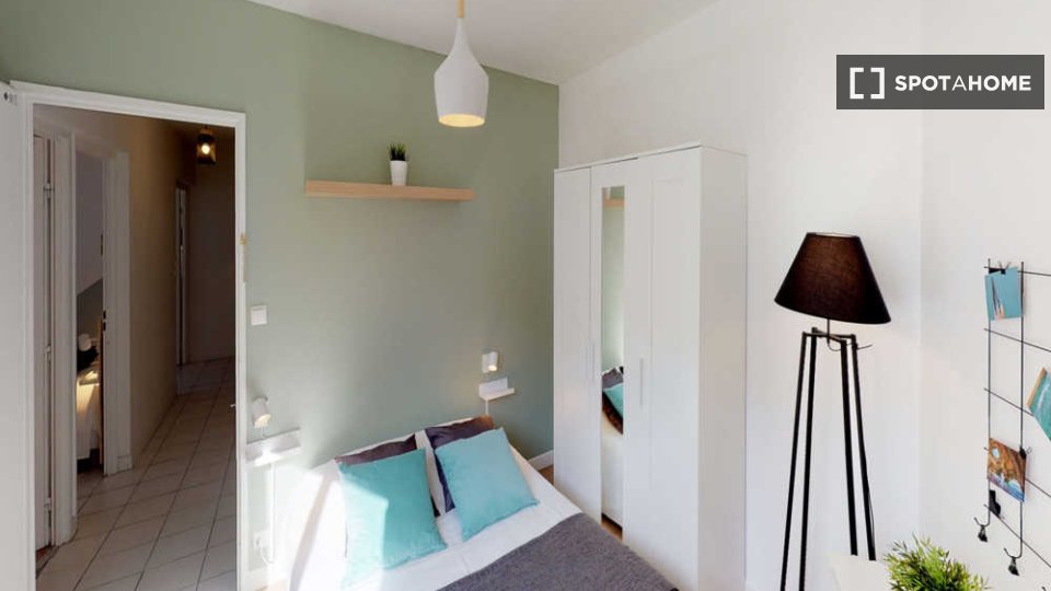 Stanza in appartamento condiviso con 4 camere da letto in affitto a Lione - in Lyon