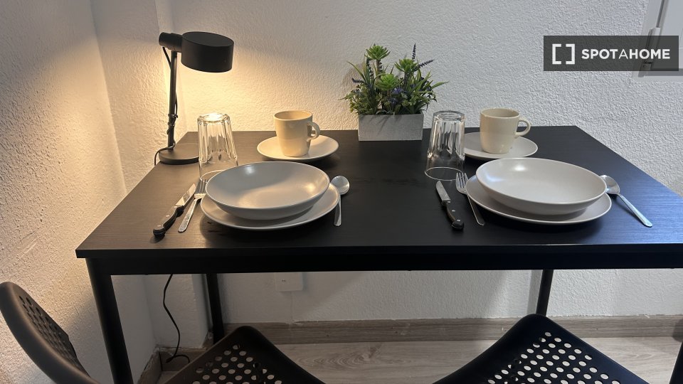 Double room Madrid, 5 beds, 20m² — photo 2
