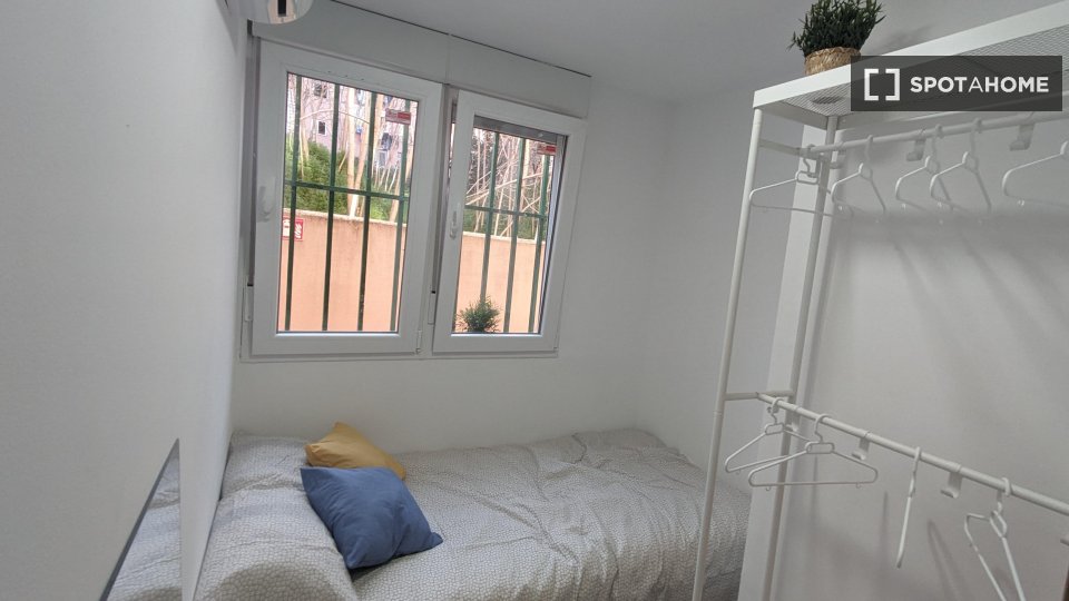 Double room Madrid, 3 beds — photo 6