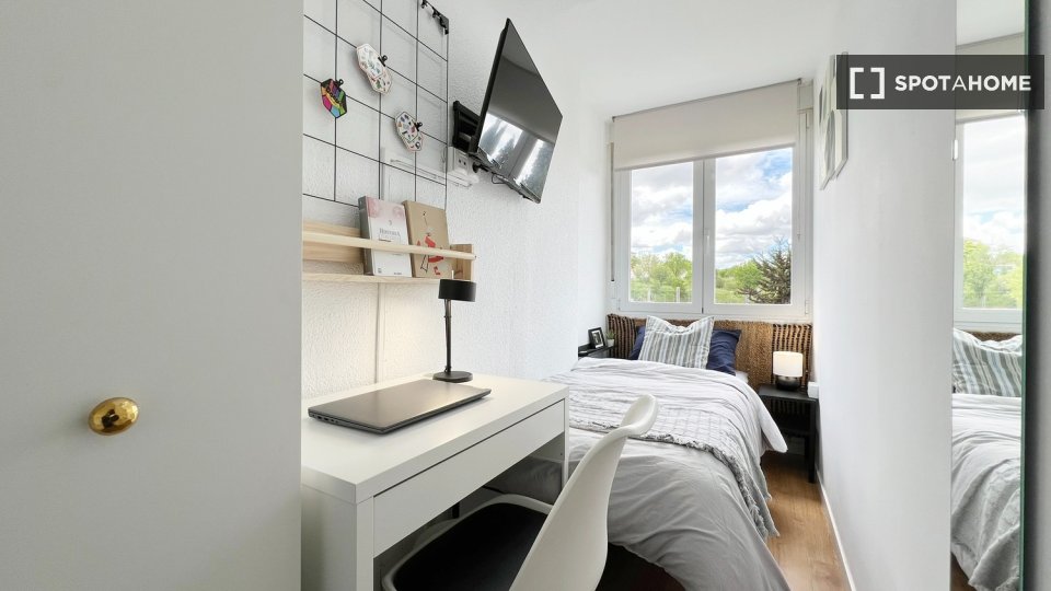 Double room Madrid, 5 beds — photo 10