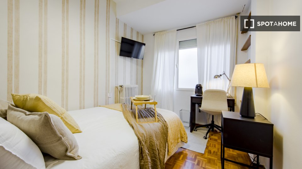 Double room Madrid, 6 beds, 120m² — photo 1