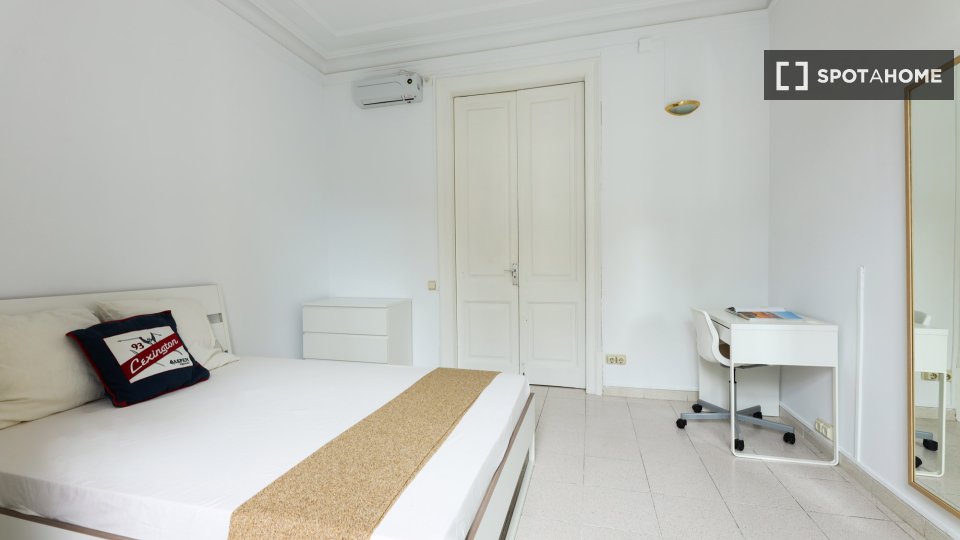 Double room Barcelona, 6 beds, 150m² — photo 9