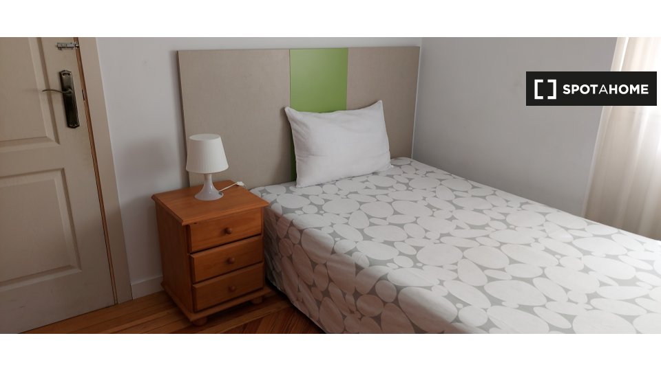 Double room Madrid, 4 beds, 110m² — photo 1