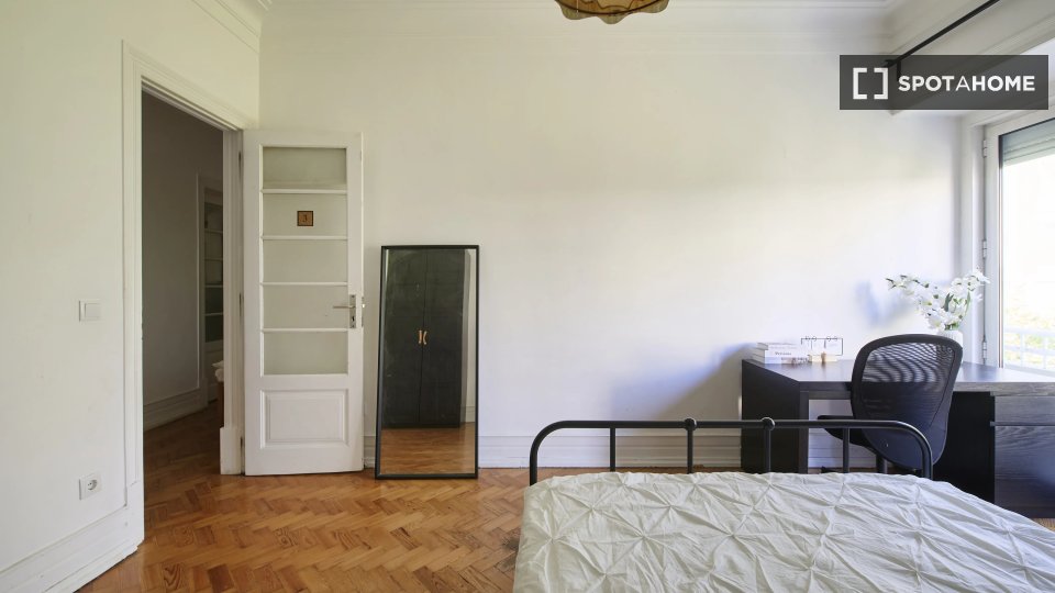 Double room Lisbon, 9 beds — photo 14
