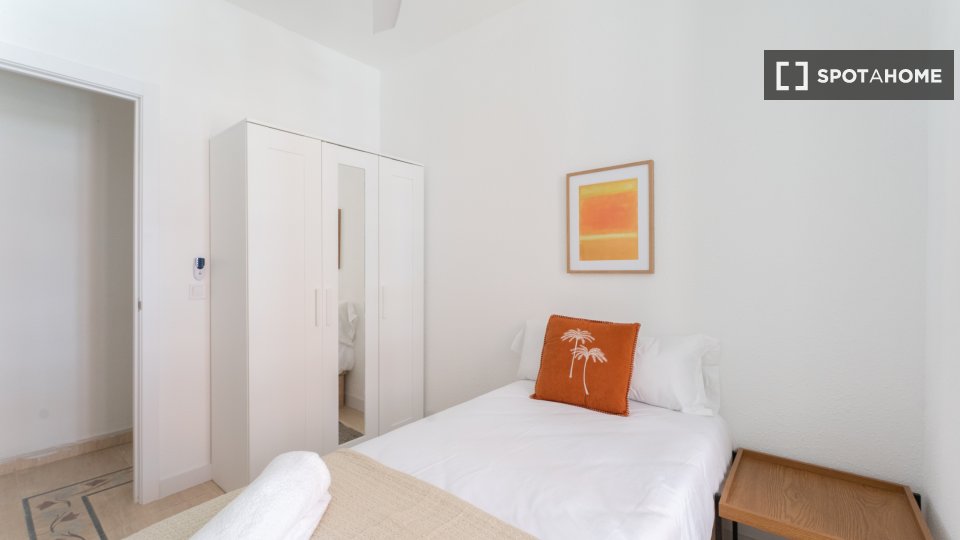 Double room Madrid, 7 beds — photo 12