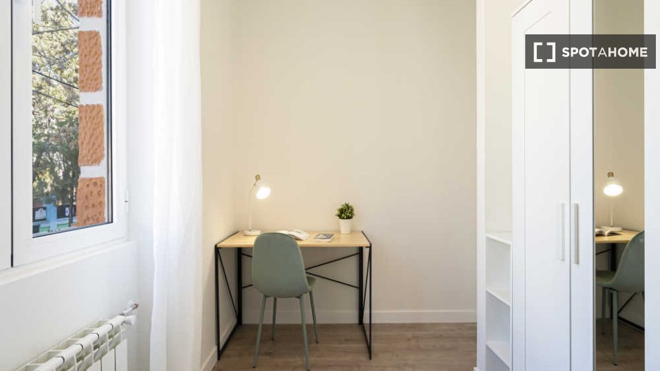 Double room Madrid, 17 beds — photo 48