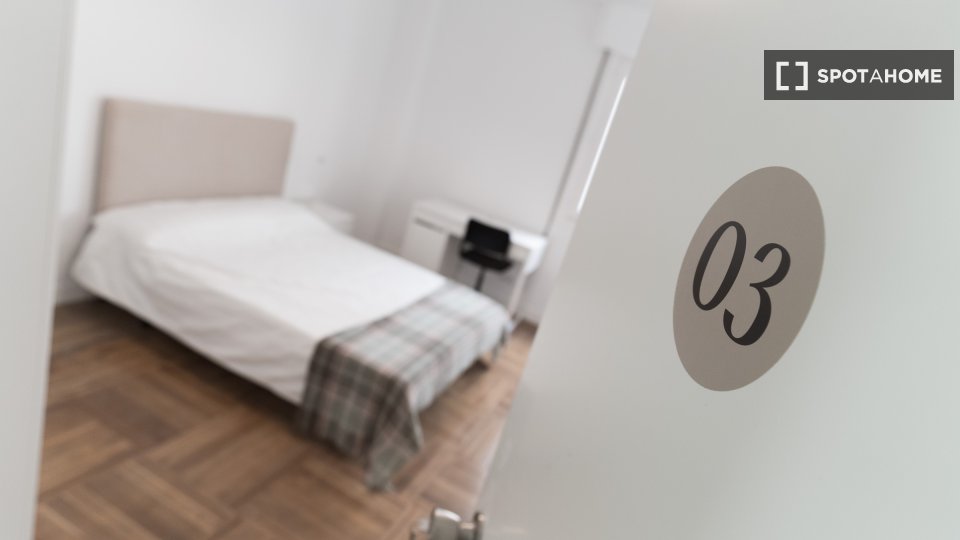 Double room Madrid, 10 beds, 380m² — photo 19