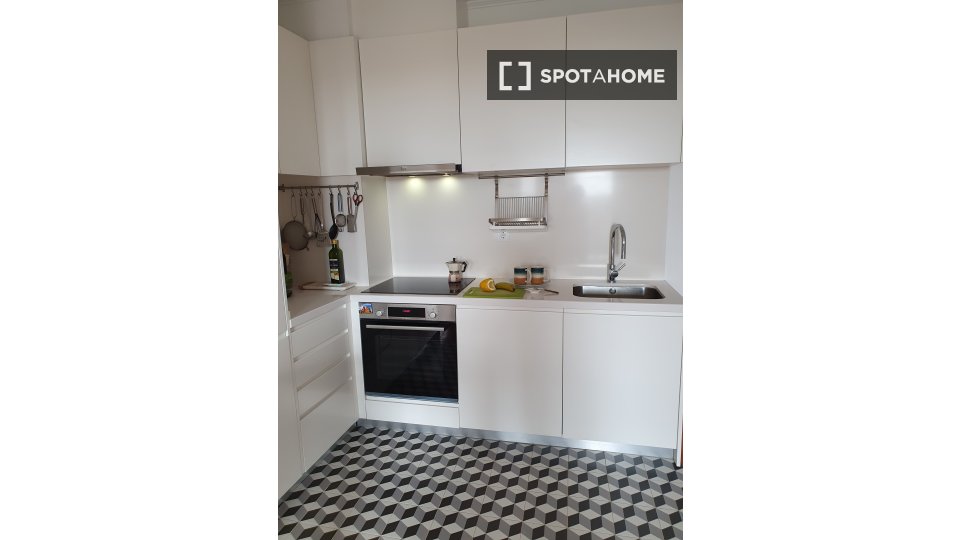 Apartment Lisbon, 1 bed, 65m² — photo 16