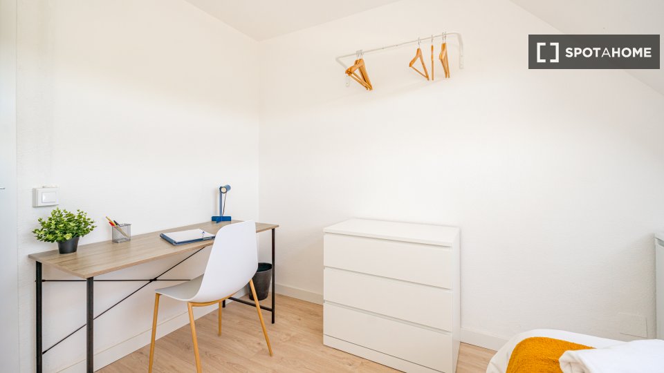 Double room Madrid, 17 beds — photo 11