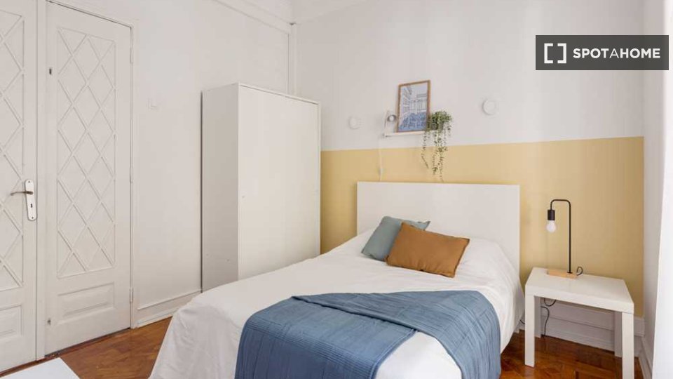Double room Lisbon, 5 beds — photo 13