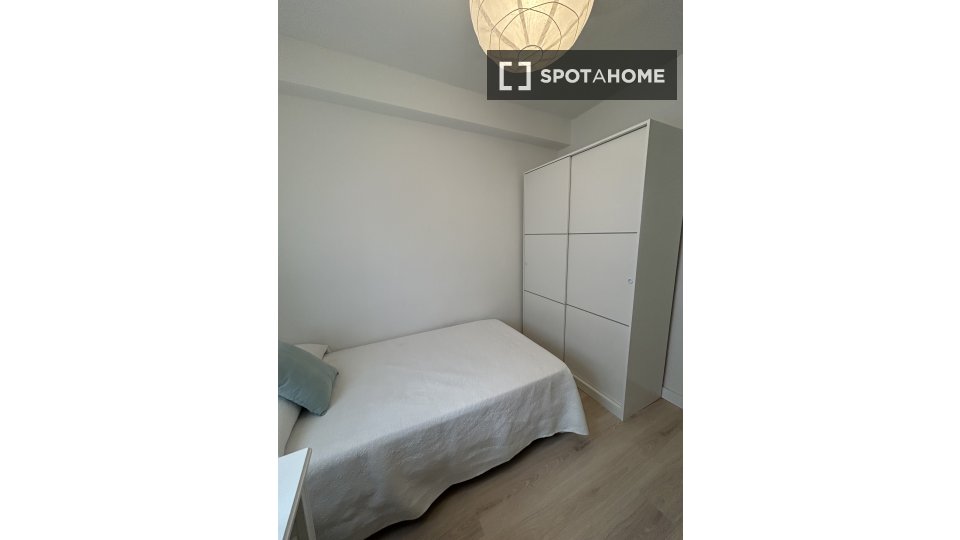 Double room Madrid, 3 beds — photo 7