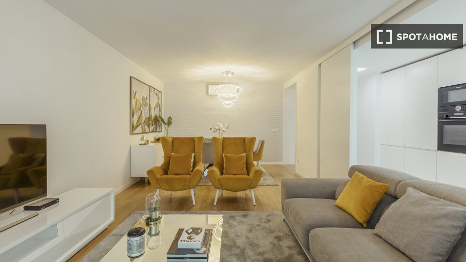 Apartment Lisbon, 3 beds, 133m² — photo 15