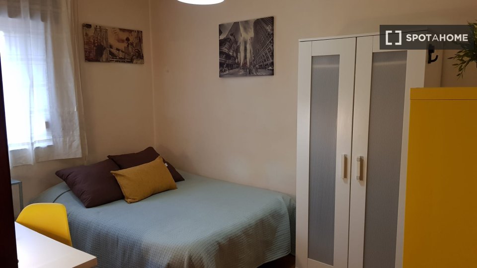 Double room Santiago_De_Compostela, 3 beds — photo 29