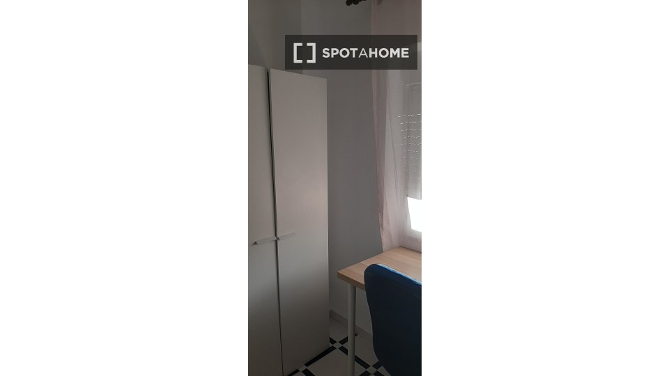 Double room Granada, 4 beds, 80m² — photo 16