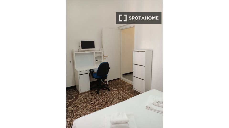 Double room Genoa, 4 beds, 175m² — photo 15