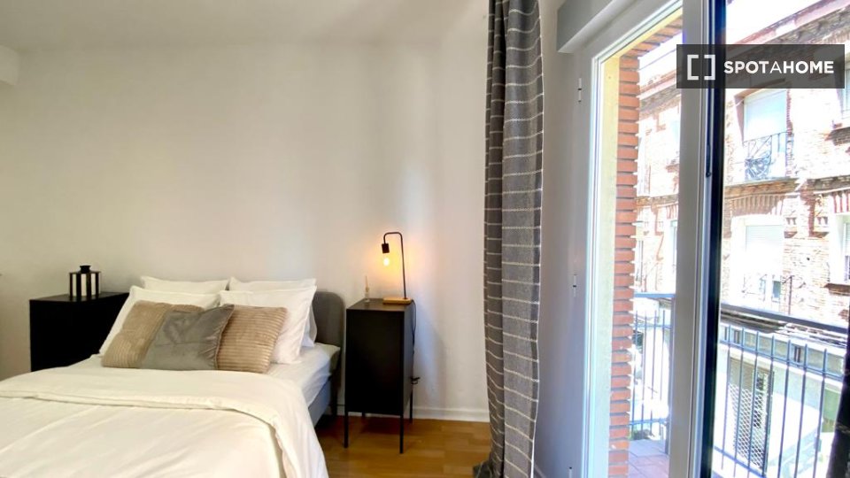 Double room Madrid, 5 beds — photo 9