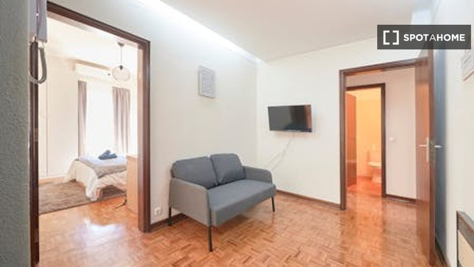 Double room Lisbon, 5 beds — photo 1