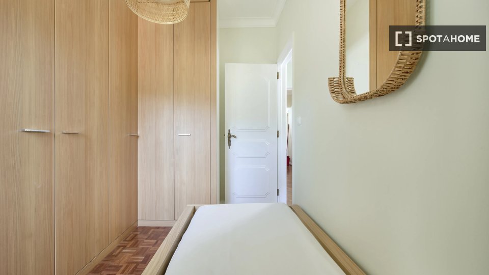 Double room Lisbon, 5 beds — photo 13