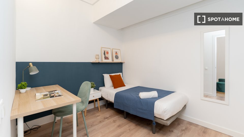 Double room Madrid, 5 beds — photo 12