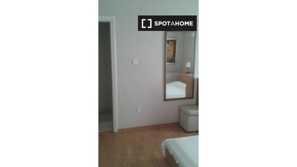 Double room Nicosia, 3 beds — photo 9