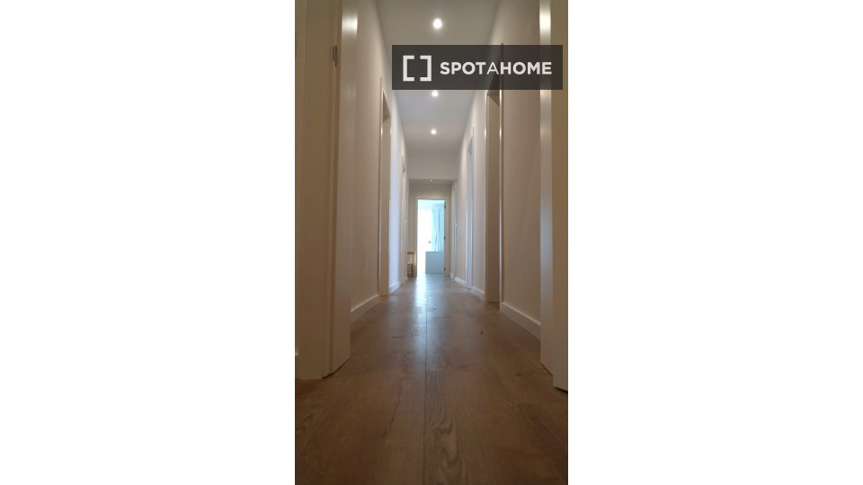 Apartment Lisbon, 3 beds, 135m² — photo 34