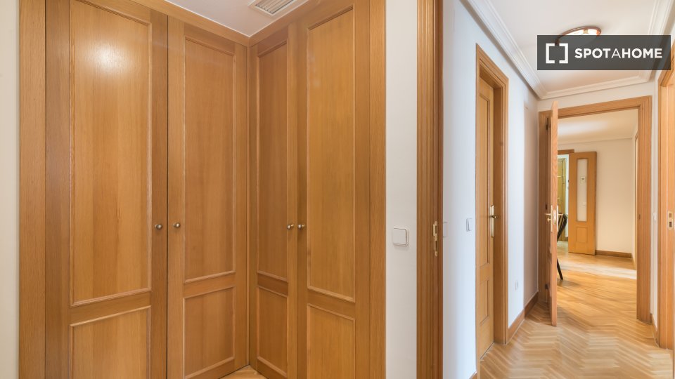 Double room Madrid, 4 beds, 100m² — photo 1