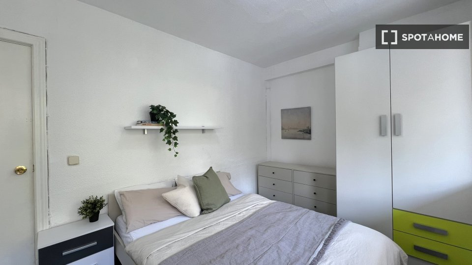Double room Madrid, 7 beds, 115m² — photo 38