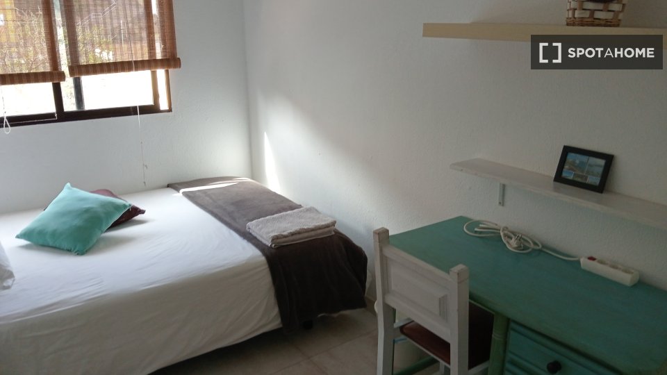 Double room Santa_Cruz_De_Tenerife, 3 beds, 75m² — photo 24