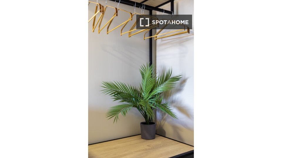 Double room Madrid, 7 beds, 157m² — photo 13